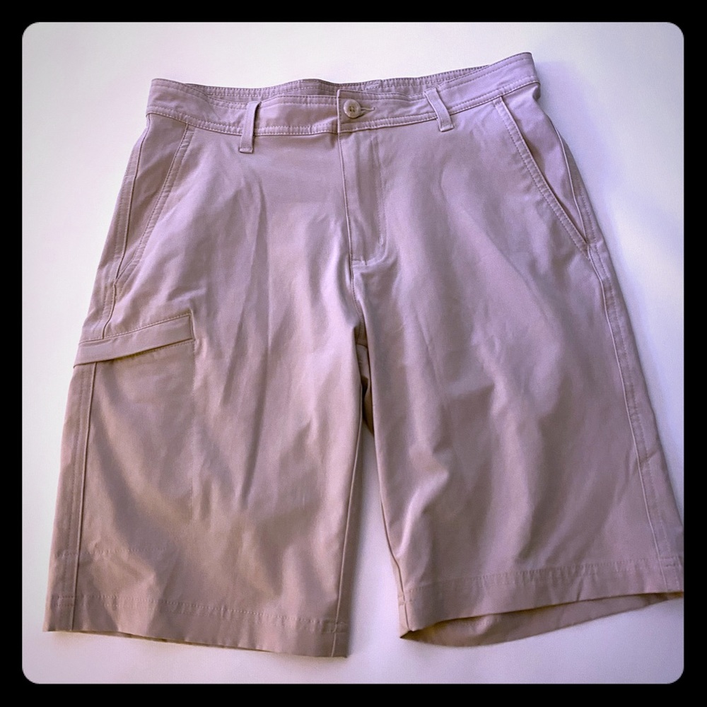 Columbia PFG tan shorts